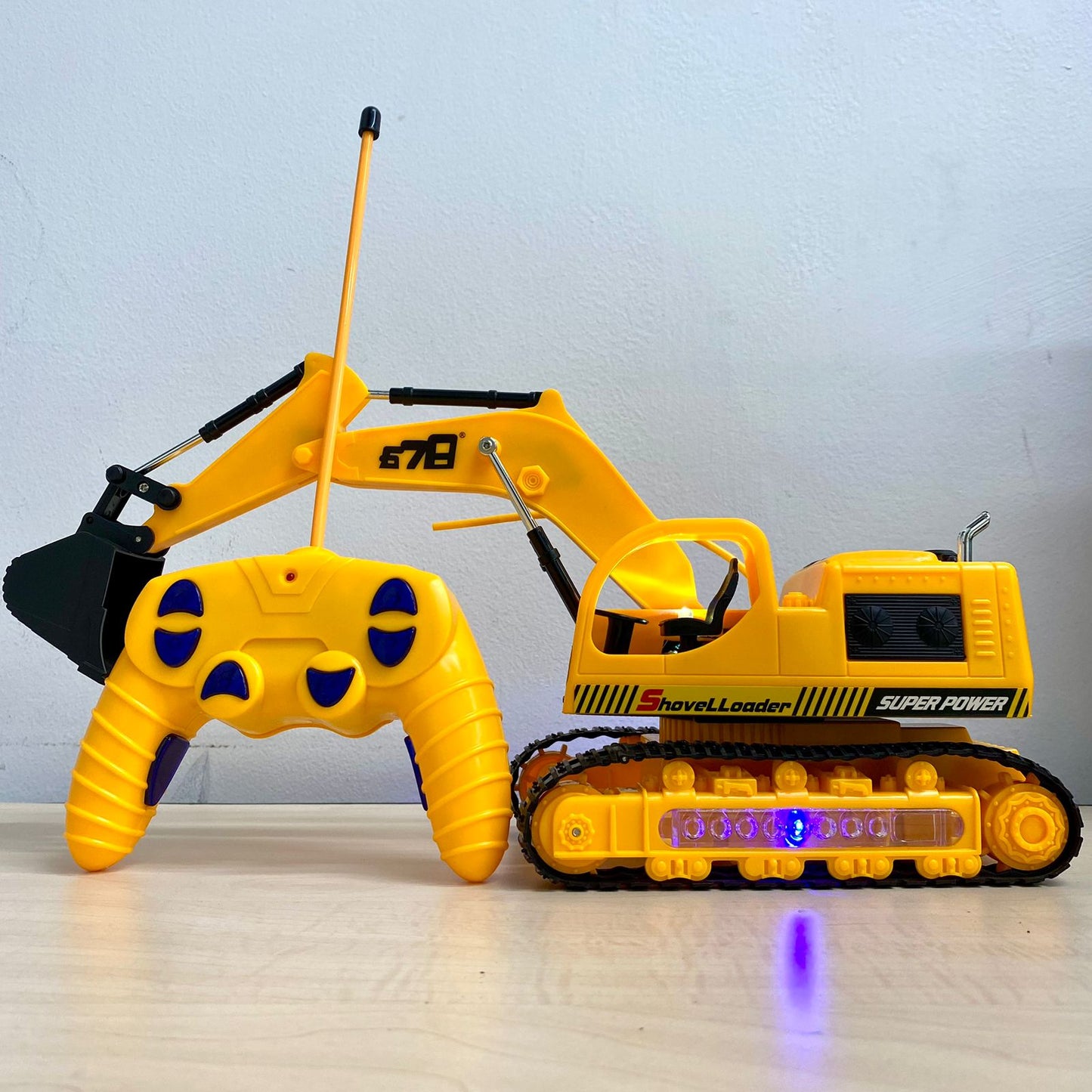 Excavadora R/C Con Linterna + Envio Gratis